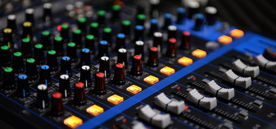 サウンドミキサーの操作盤